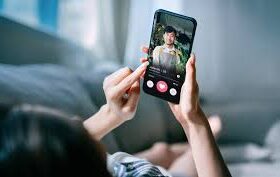 Japan Is Paying People to Download Dating Apps as Birth Rate Crisis Deepens